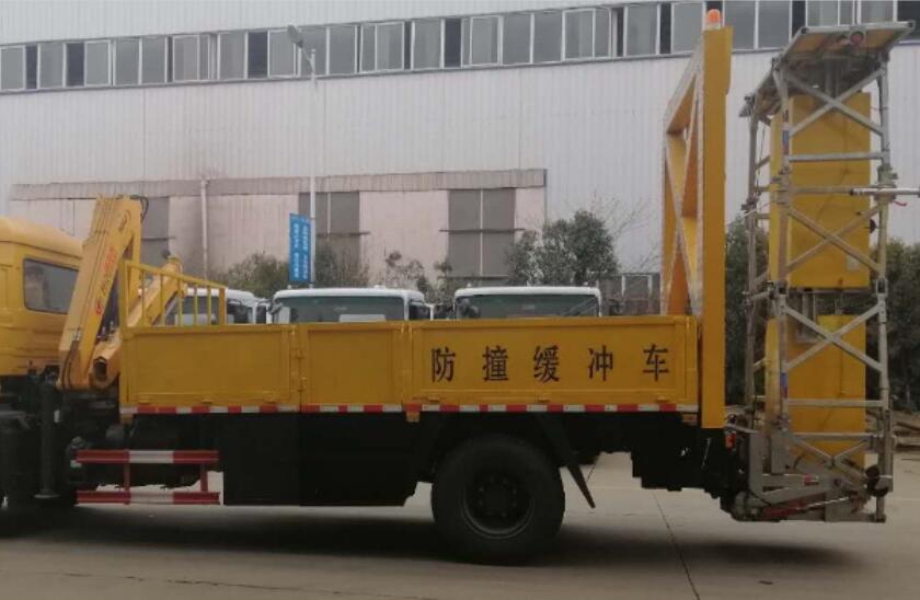 程力威牌CLW5150TFZD6型防撞缓冲车